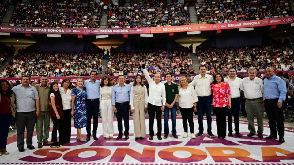Gobernador Durazo cumple al beneficiar a más de 10 mil universitarios con becas académicas