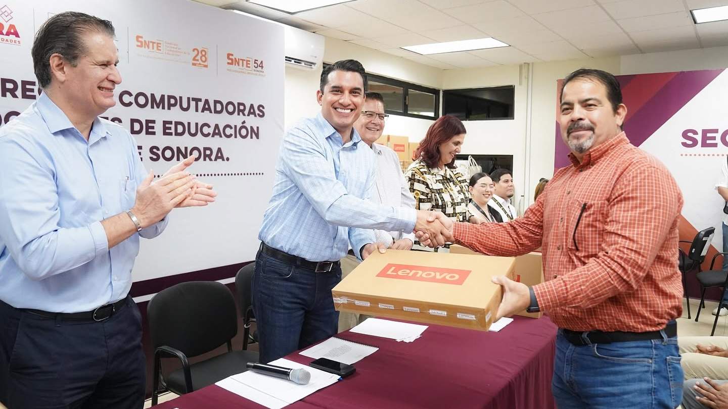 Beneficia Gobernador Durazo a más de dos mil docentes con entrega de computadoras: SEC
