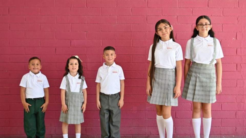 Invita SEC a realizar registro de tallas de uniformes escolares