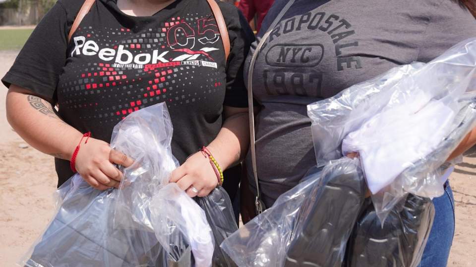 Gobierno de Sonora entregará uniformes escolares 2026-2027 en las escuelas: SEC