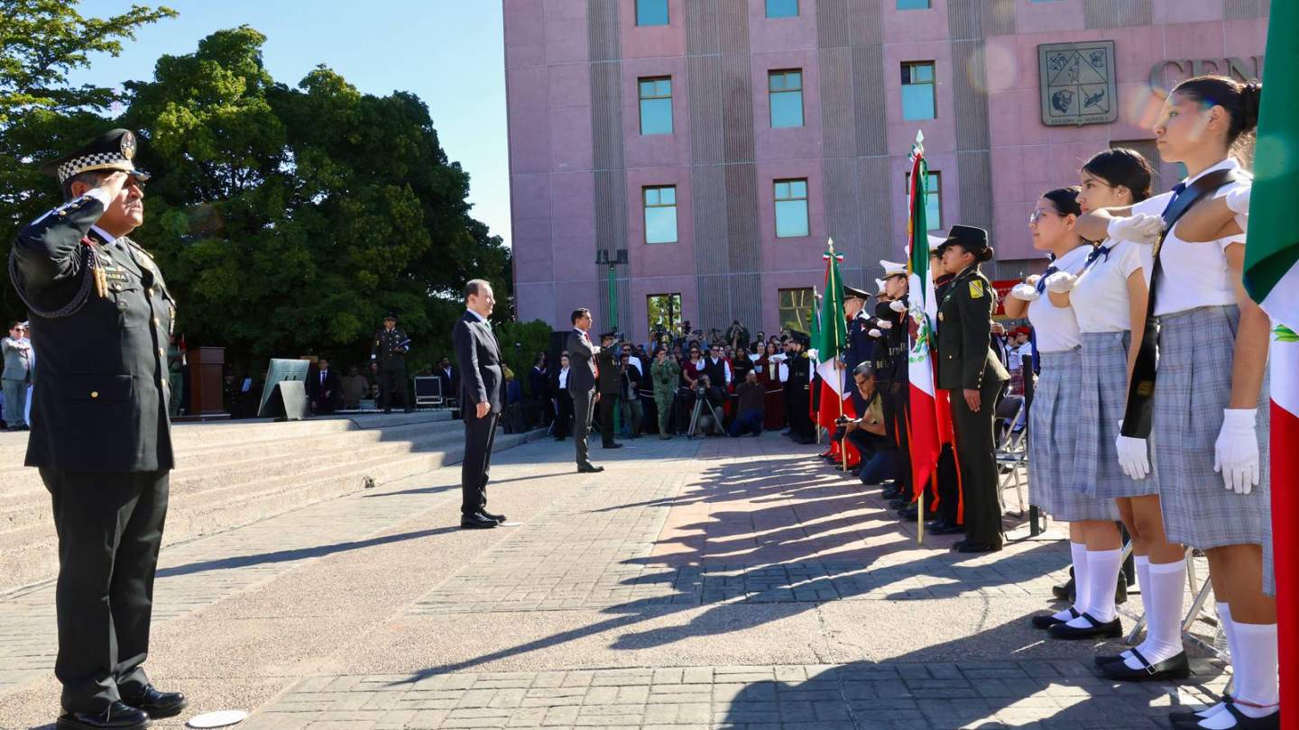 Rinden Durazo y Sheinbaum homenaje al lábaro patrio con toma de protesta a escoltas en enlace nacional
