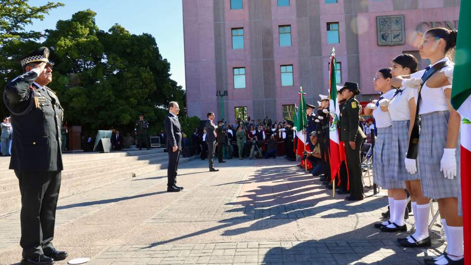 Rinden Durazo y Sheinbaum homenaje al lábaro patrio con toma de protesta a escoltas en enlace nacional