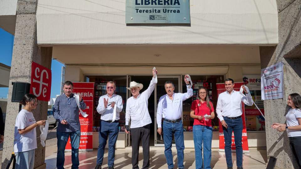 Refuerza Gobernador Durazo acceso a la educación y lectura con becas y librería del FCE en Cajeme