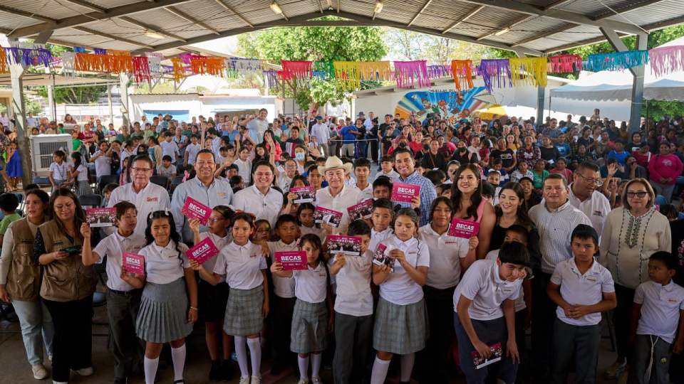 Gobernador Durazo respalda la educación de estudiantes de Miguel Alemán con becas y mejoras en planteles