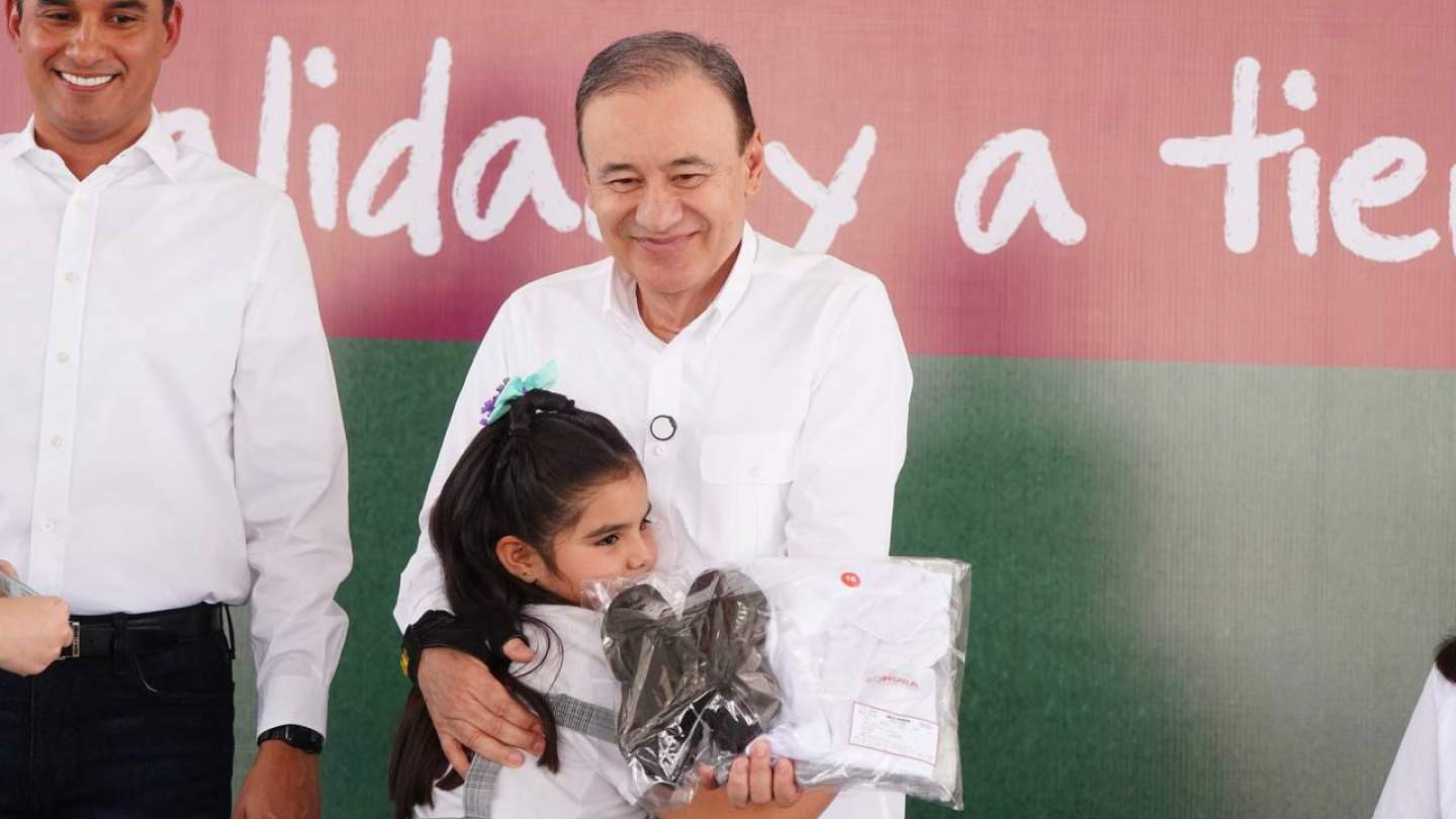Gobernador Durazo destina la mayor inversión registrada en uniformes escolares; inicia distribución el 6 de mayo